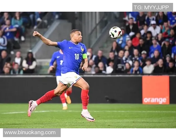 各位足球明星目前效力于哪些球队及其转会历史分析