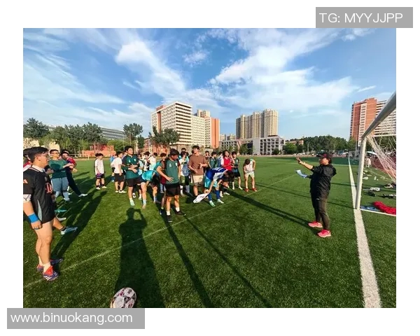 当绿茵场上的爱情遇上奇葩故事足球明星的奇妙恋情大揭秘